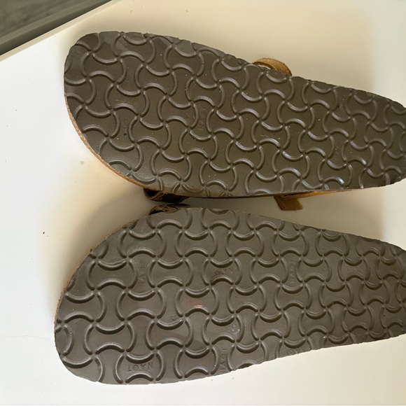 NEW NAOT ASPEN sandals bronze and rhinestone. Size 40, ladies 9
NWOB - Picture 8 of 9